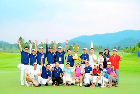 CLB golf họ Bùi lần đầu tiên vô địch kịch tính giải các dòng họ